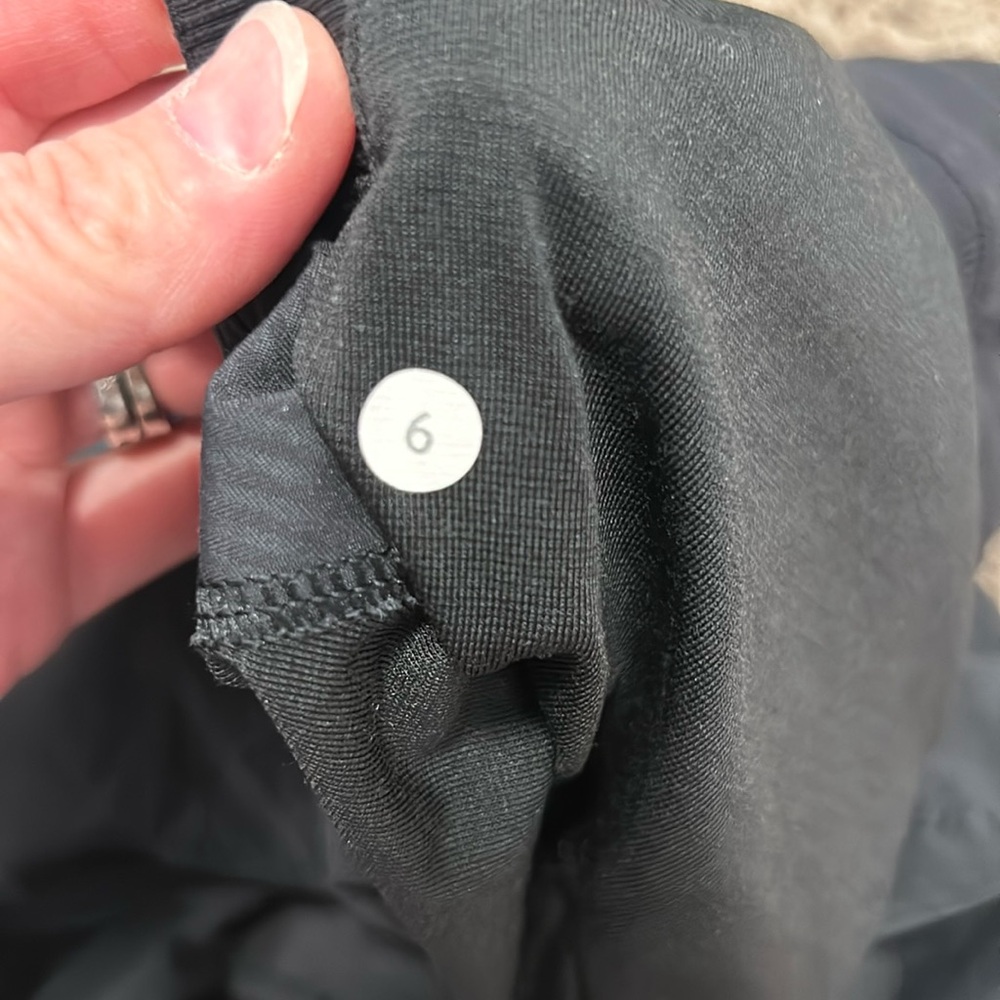 Lululemon Studio Crop Capri - Black - size 6